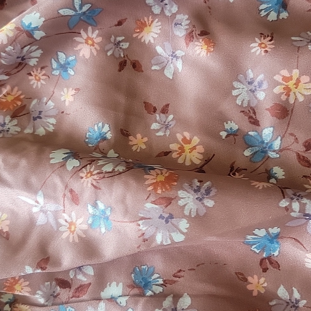 Hippie Rose beautiful satin like top - Picture 8 of 10